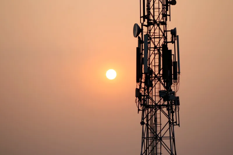 When the Bars Disappear: The Ham Radio Operators Who Became Rural America's Backup Internet